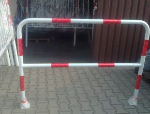 Bariera chodnikowa U-12a z porzeczką | na stopie, biało-czerwona